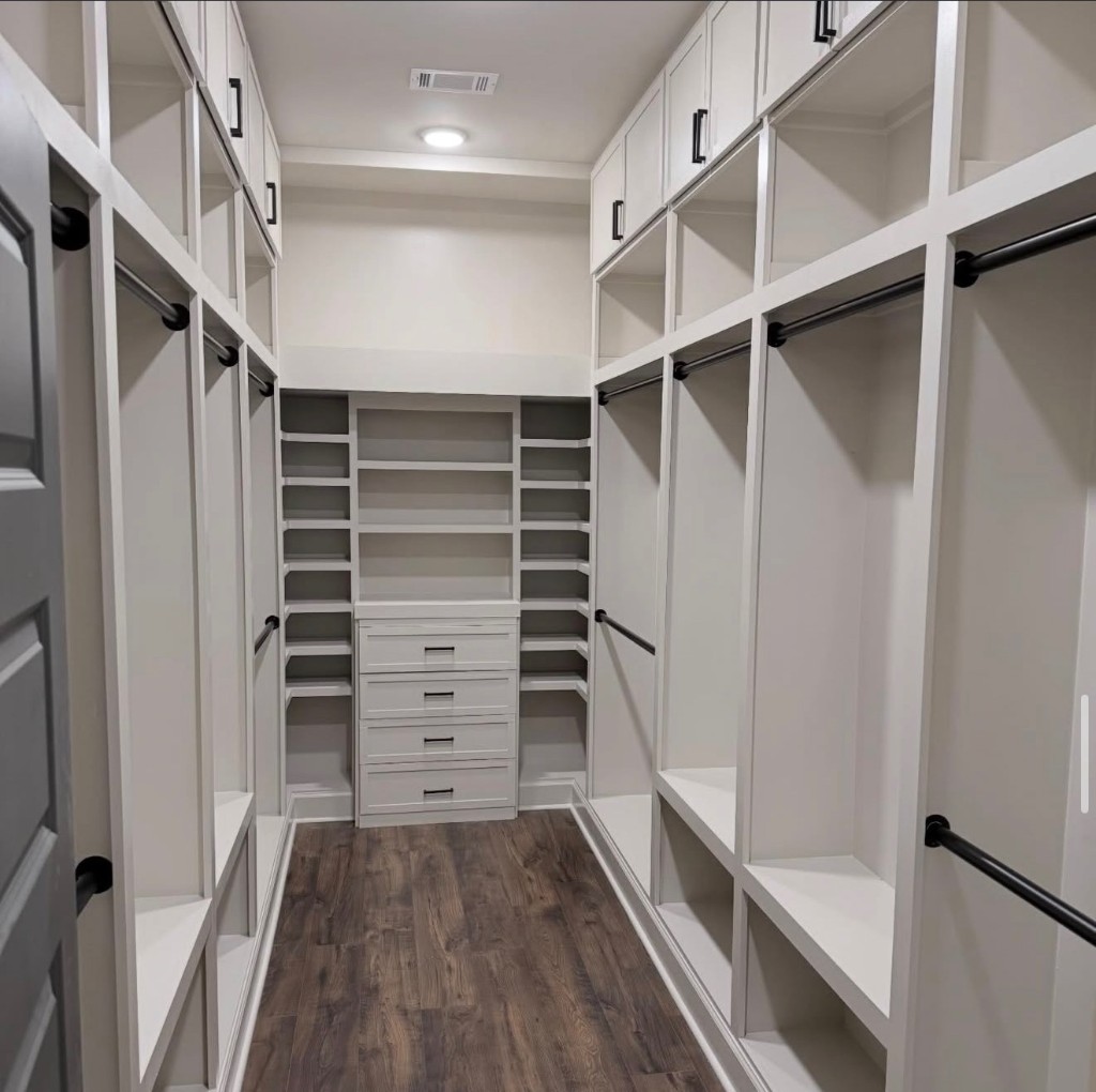 Walk-in closet